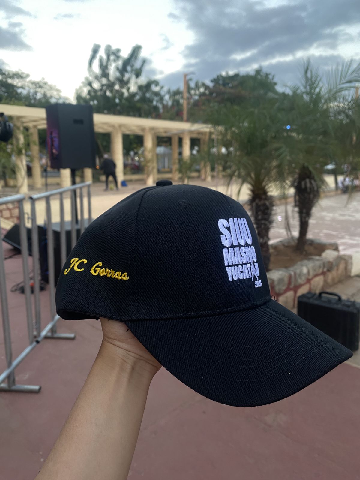 Gorra oficial del Siuu Masivo Yucatán 2026 bordada por JC Gorras