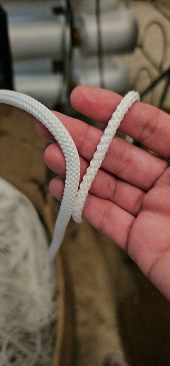 Cordon trenzado blanco redes deportivas detalle