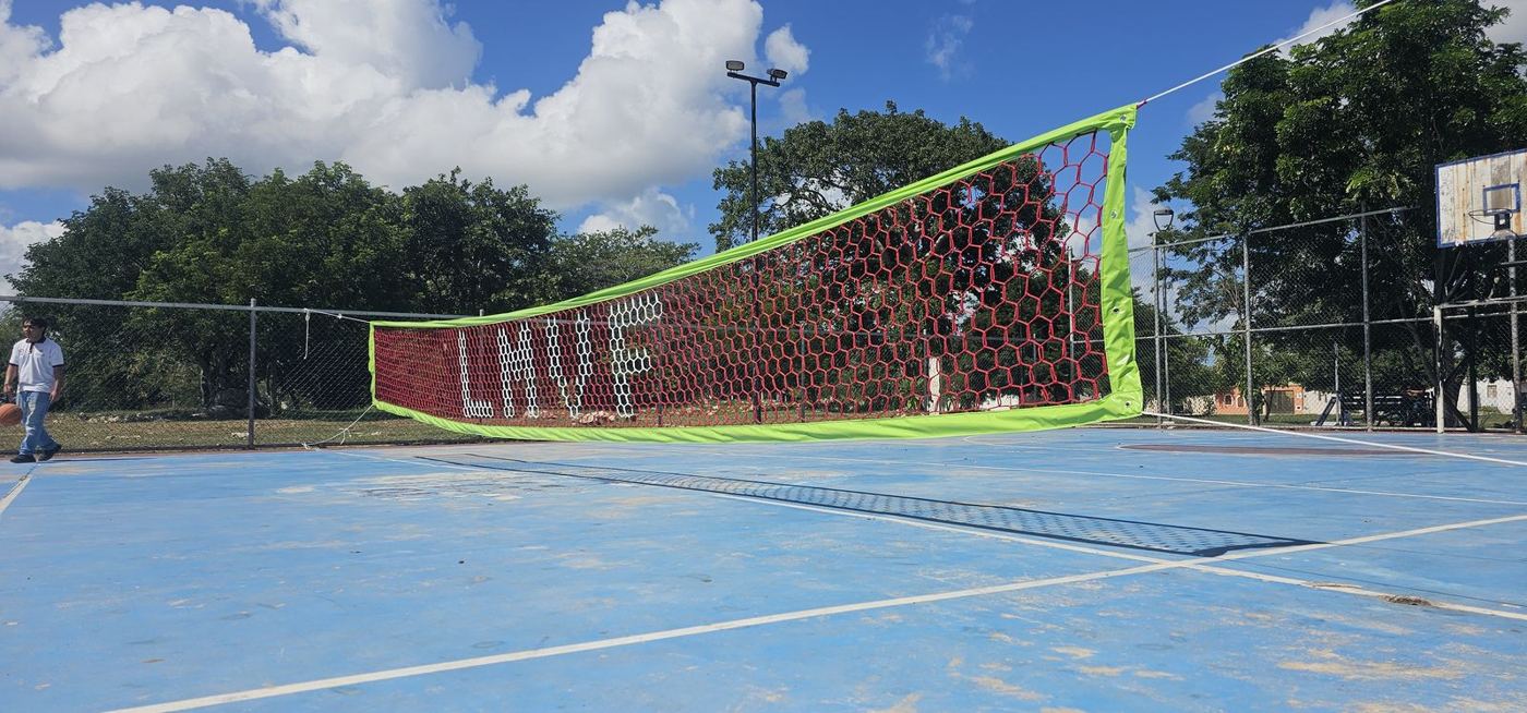 Red de voleibol personalizada roja con borde verde y letras tejidas