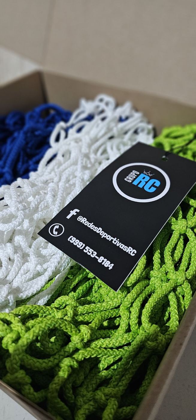 Redes de básquetbol trenzadas en blanco, azul y verde con etiqueta de Grupo RC